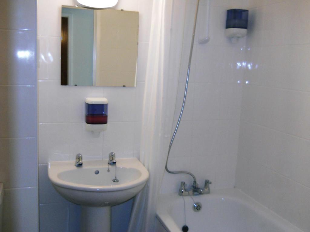 The Oakland Hotel Woodham Ferrers Room photo