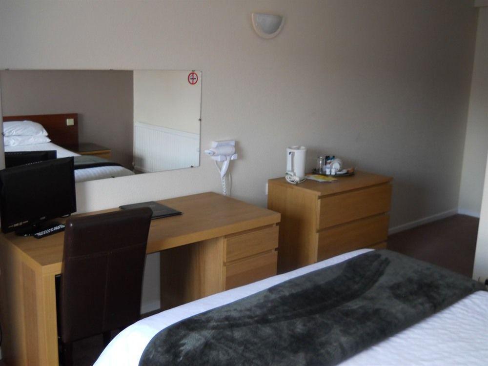 The Oakland Hotel Woodham Ferrers Exterior photo